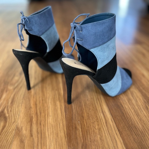 JustFab Women's Blue and Black Colorblock Heels - Picture 2 of 4